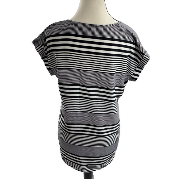 Express Top Womens M Black White Striped Short Sleeve Zip Front Blouse - Picture 4 of 7